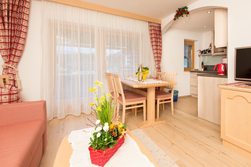 Haus Bergkristall Leutasch Habitación foto